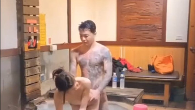 가족탕 문신충과 미인 [레드걸 한국야동,최신야동,무료야동]